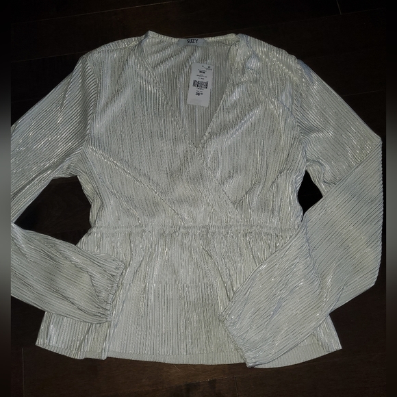 Suzy Shier White/Silver Satin Blouse - Picture 2 of 7